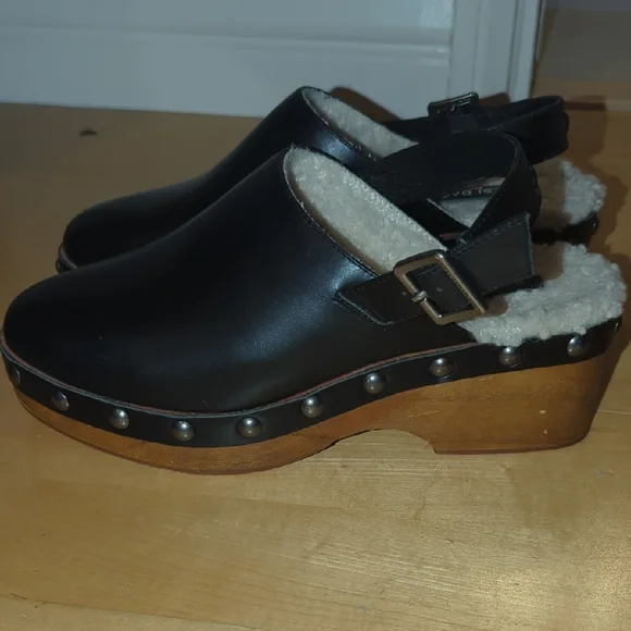Stylish Black Leather Mules with Wooden Heel - Picture 4 of 7